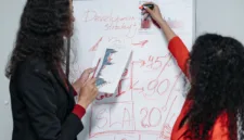 Flip memaparkan strategi pengelolaan SDM berbasis teknologi dalam ajang TOP Human Capital Awards 2026.