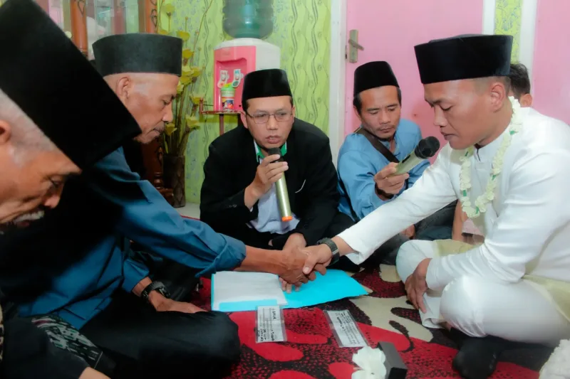 Petugas pemasyarakatan melakukan razia serentak untuk mencegah masuknya barang terlarang di Lapas dan Rutan wilayah Papua.