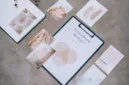 Kecerdasan buatan kini menjadi fondasi utama dalam strategi persaingan brand di pasar yang semakin ketat.