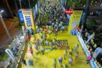 Ribuan Pelari Meriahkan — Ribuan pelari memadati area Parkir Timur Plaza Surabaya dalam ajang Hemaviton Fit and Health Action Run 2026