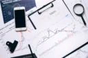 IHSG berpotensi mengalami rebound setelah sebelumnya ditutup melemah akibat aksi jual bersih investor asing.