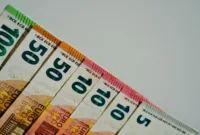 ECB Usulkan Aturan — Gedung Bank Sentral Eropa dengan logo euro di latar depan