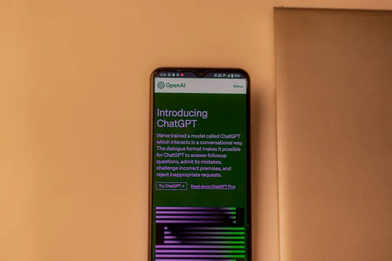 Adobe Premiere Hadir — Antarmuka aplikasi Adobe Premiere pada perangkat Android dengan fitur penyuntingan video profesional