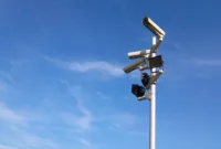 Video CCTV Oknum Kades — Tangkapan layar rekaman CCTV memperlihatkan oknum Kades dan politisi di dalam lift apartemen di Bekasi