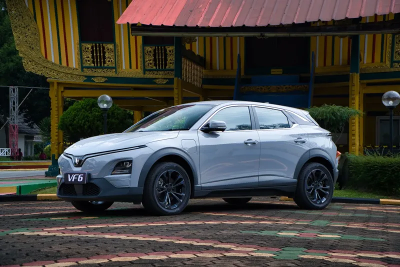 iCAR V23 SUV — Tampilan eksterior SUV iCAR V23 dengan desain kotak dan modern di Jakarta.