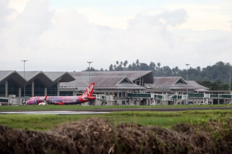 Kreator Difabel ATC Widyatama — Lukisan karya kreator difabel Maulana Yusuf As-Shauqi dipamerkan di Bandara Husein Sastranegara Bandung.