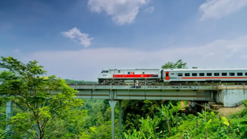 Grafik kenaikan jumlah penumpang kereta api sebesar 5,21 persen pada Juli 2026 berdasarkan data Badan Pusat Statistik.