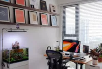 Inspirasi Kerja Rumah — Setiawan Chogah menikmati pagi yang tenang di halaman rumah sebelum mulai bekerja dari rumah.