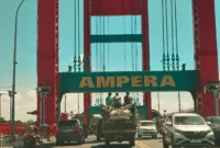 Kecelakaan Tol Palembang-Indralaya — Petugas pengelola memeriksa lokasi kecelakaan di Ruas Tol Palembang Indralaya.
