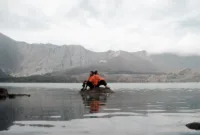 Mitigasi Erupsi Anak Krakatau — Wali Kota Cilegon Robinsar memimpin rapat koordinasi mitigasi erupsi Gunung Anak Krakatau bersama sektor industri.