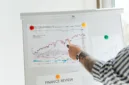 Ilustrasi strategi investasi reksadana yang tepat saat pasar keuangan domestik mulai membaik.