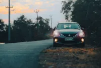 Tampilan eksterior depan mobil hatchback Suzuki Baleno facelift terbaru yang meluncur di pasar India.