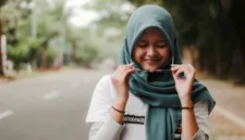 Gubernur Banten Andra Soni mengapresiasi kekompakan warga Perumahan Taman Banten Lestari dalam perayaan HUT RI dan peresmian fasilitas baru.