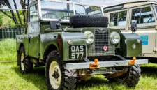 Land Rover Defender Wolf II hadir sebagai generasi terbaru kendaraan taktis militer dengan teknologi modern.