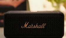 Speaker portabel Marshall Emberton III warna Vivid Brown resmi hadir di Indonesia dengan harga Rp 2.999.000.