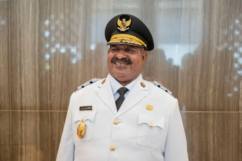 Gubernur Papua Matius D. Fakhiri menegaskan pengelolaan profesional untuk perusahaan daerah