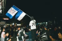 Persib Didatangi Ribuan Bobotoh — Ribuan Bobotoh memadati tribun Stadion GBLA saat sesi latihan Persib jelang laga melawan Persija.