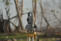 survey geolistrik — Peralatan survei geolistrik digunakan untuk menganalisis lapisan tanah sebelum pengeboran air