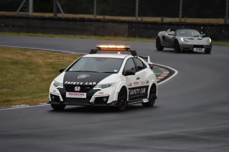 FIA Road Safety Index — Logo Honda dan ilustrasi keselamatan berkendara global