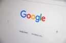 Fitur Google AI Overviews berdampak langsung pada penurunan jumlah kunjungan organik ke Wikipedia.
