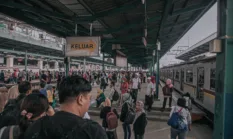 Dampak Modal Konglomerat Keluar Negeri dan Lonjakan Utang Global