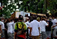 Kanaya Whulan meninggal — Dedi Mulyadi menghadiri prosesi pemakaman penyanyi Kanaya Whulan di Jawa Barat