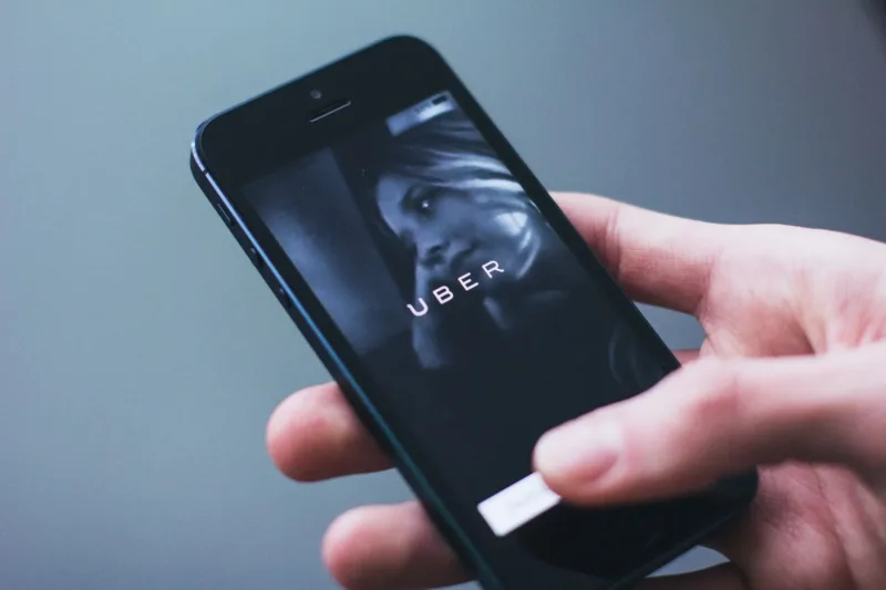 harga perjalanan — CEO Uber Dara Khosrowshahi berbicara dalam sebuah acara bisnis terkait strategi perusahaan