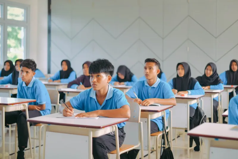 78 Pelajar Diamankan — Aparat kepolisian mengamankan sejumlah pelajar di Jayapura yang hendak ikut demo menolak program pemerintah.