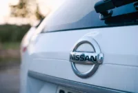 Harga Bekas Nissan Livina — Tampilan eksterior mobil Nissan Livina VL tahun 2023 yang berdesain elegan