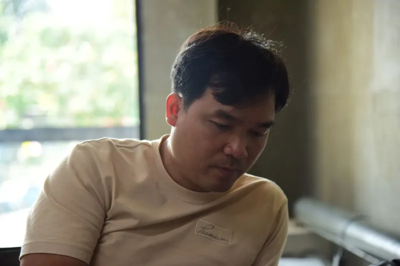 Haji Isam Akuisisi Saham — Ilustrasi pasar modal Indonesia dan aktivitas perdagangan saham