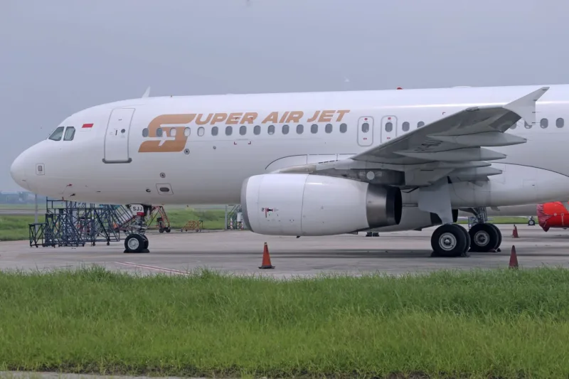 Pesawat Super Air Jet berada di area Bandara Internasional Husein Sastranegara Bandung.