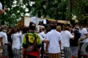 Jenazah korban penembakan OPM, Aris Sanda, diterbangkan dari Jayapura menuju Makassar pada Jumat, 18 September 2026.