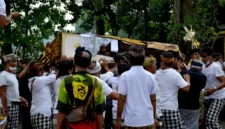Jenazah korban penembakan OPM, Aris Sanda, diterbangkan dari Jayapura menuju Makassar pada Jumat, 18 September 2026.