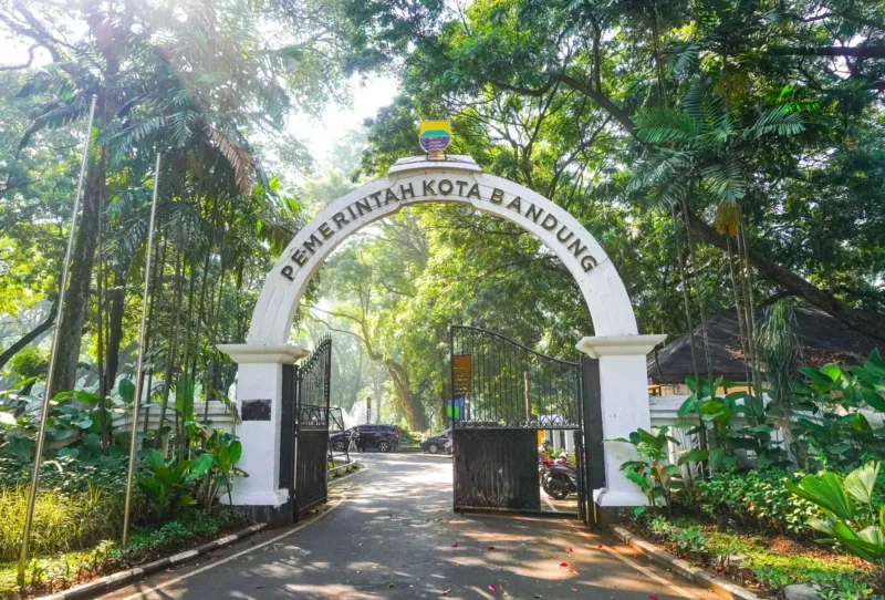 Daftar Kabupaten/Kota Paling — Peta pemetaan wilayah kabupaten dan kota di Indonesia yang masuk daftar rentan karhutla 2025.