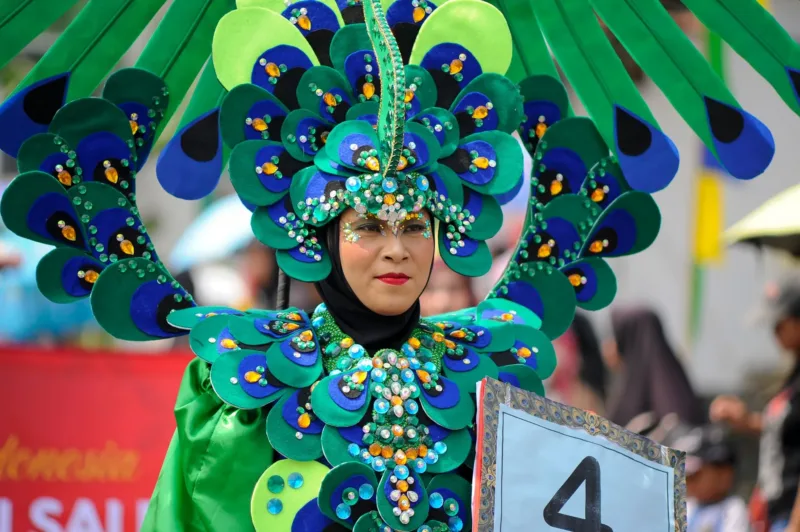Istri Bunuh Suami — Polisi mengamankan empat tersangka kasus pembunuhan suami dalam koper terkait masalah mantan istri.