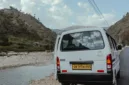 Suzuki APV 2025 tetap menjadi pilihan favorit keluarga dan bisnis berkat desainnya yang fungsional dan lapang.