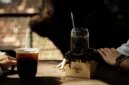 Minuman tinggi gula bukan pilihan tepat untuk melepas dahaga saat cuaca panas.