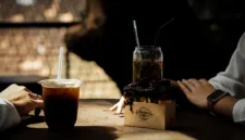 Minuman tinggi gula bukan pilihan tepat untuk melepas dahaga saat cuaca panas.