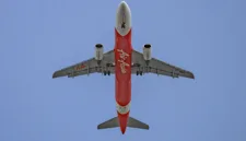 Penerbangan Air India rute Delhi-Kathmandu terpaksa kembali ke bandara asal karena mengalami kendala teknis.