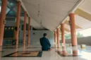 Jadwal salat wilayah Semarang, Salatiga, dan Kendal untuk Senin, 21 September 2026.