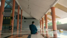 Jadwal salat wilayah Semarang, Salatiga, dan Kendal untuk Senin, 21 September 2026.