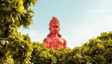 Film biopik Hanuman Ansh yang mengisahkan kehidupan Baba Neem Karoli berhasil meraih pendapatan signifikan di box office.